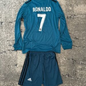 Real Madrid 17/18 Third Kit w/ Ronaldo